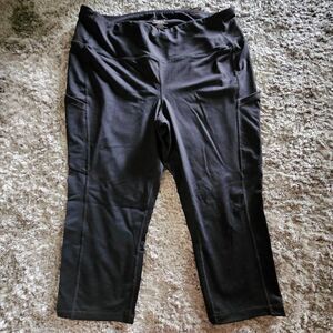 Women's Torrid Black Work Out Legging Capri Pockets Size 2